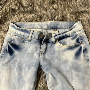 VIP distress low rise Jean